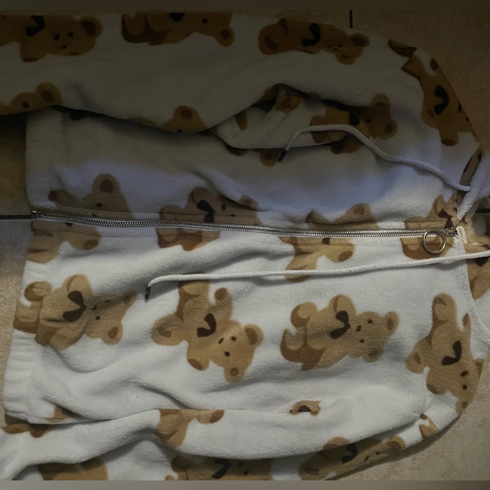 White with brown bears sweater🤎